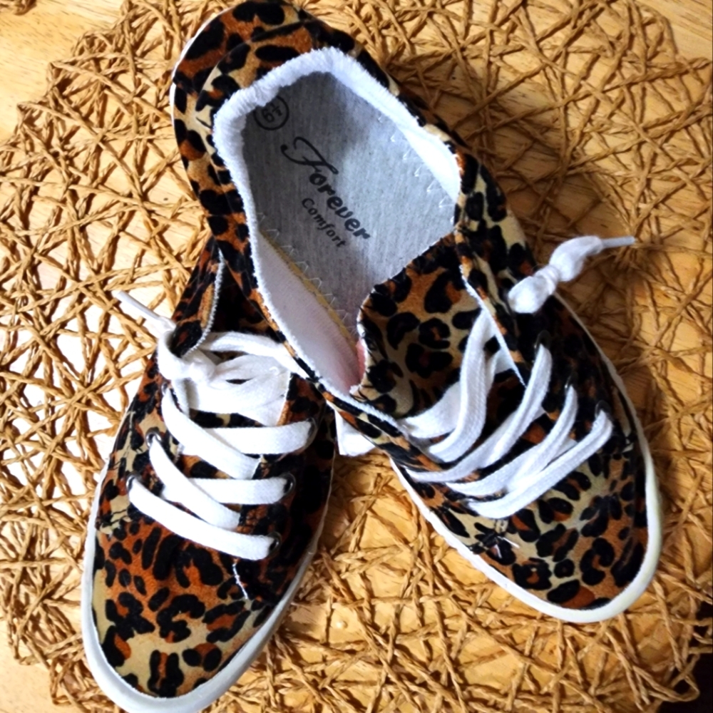 Leopard print Forever Comfort, sz 6.5 sneaker